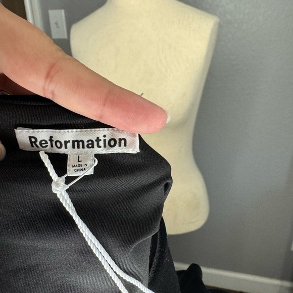 Elegant Black Velvet Ruffle Sleeve Top - Picture 3 of 5